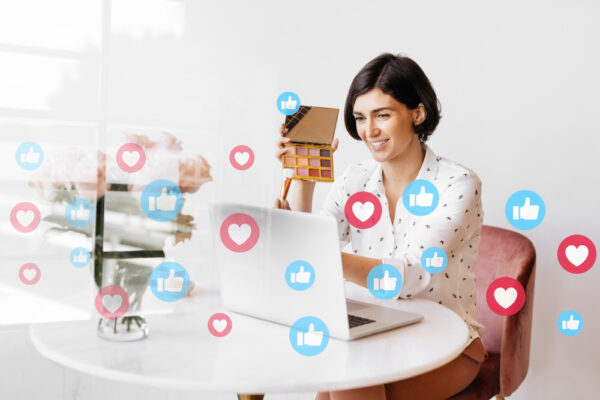 Utilizarea eficientă a hashtag-urilor pentru a-ți crește vizibilitatea
