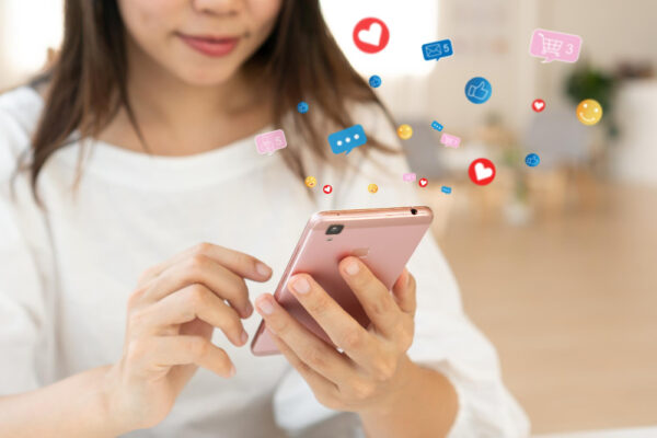 De ce să încorporezi podcasturi în strategia ta de social media