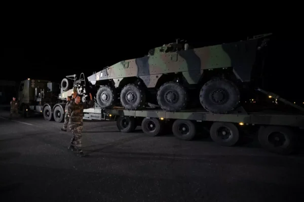 Mobilizare militară. Mai multe convoaie militare vor trece prin București și alte cinci județe