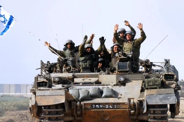 Invazie în Fâșia Gaza. Israel a mobilizat 300.000 de soldaţi la frontieră