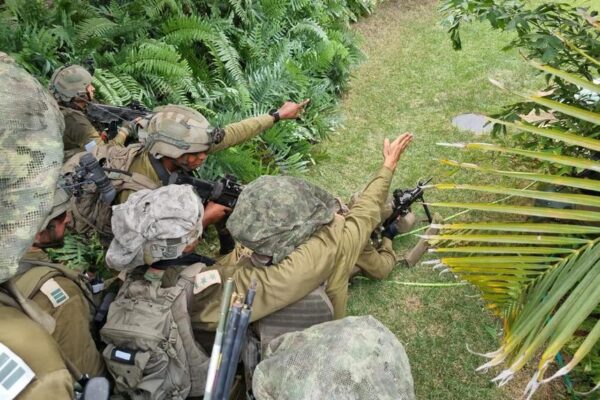 NYT: Israelul plănuieşte să trimită zeci de mii de soldaţi pentru a captura oraşul Gaza şi pentru a-i ucide pe liderii Hamas