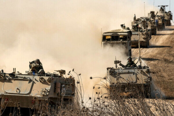 Nouă incursiune terestră a infanteriei israeliene în centrul Fâşiei Gaza. Bombardamentele vizează instalaţii Hamas