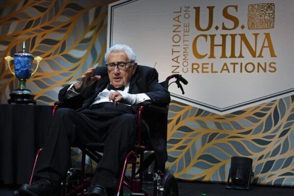 A murit Henry Kissinger, strategul politicii externe a SUA. Avea 100 de ani