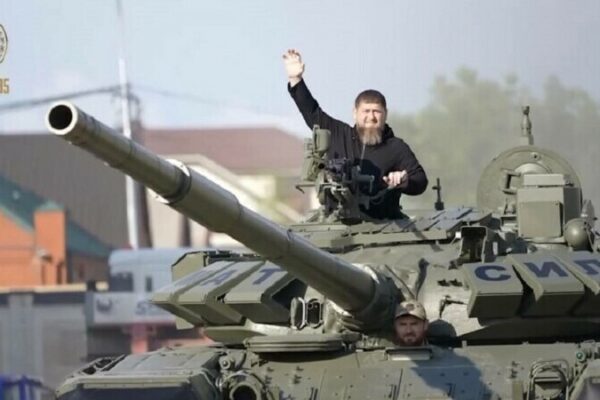 Ramzan Kadîrov vrea câte un glonț în cap pentru insurgenții din Daghestan care pleacă la „vânătoare de evrei”