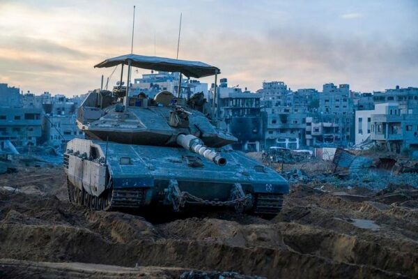 Forțele israeliene au străpuns liniile de apărare ale Hamas. Raiduri aeriene în fiefurile teroriste