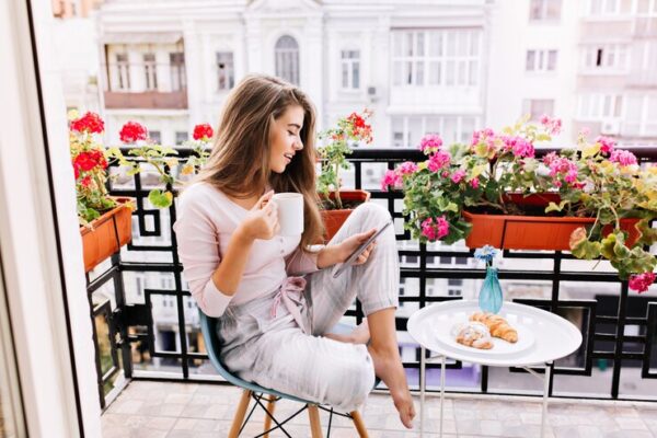 Transformarea balconului într-o oază urbană: idei creative pentru spații mici