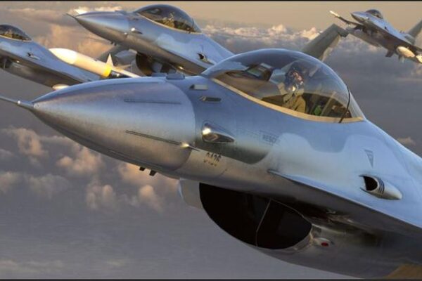 F-16 ajung în Ucraina echipate cu rachete ce lovesc la 500 km. Piloții, antrenați în România