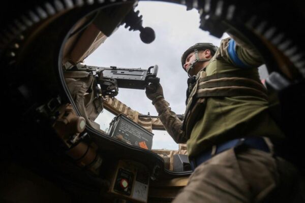 Lupte grele în timpul retragerii din „iadul” Avdiivka: Un M1224 MaxxPro a intrat în oraș pentru a evacua apărătorii ucraineni
