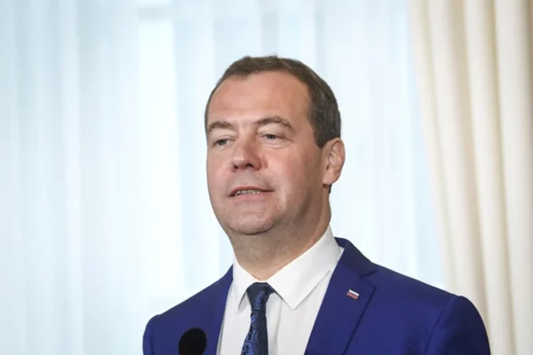 Medvedev a publicat „formula de pace” a Rusiei: cele șapte condiții trasate de fostul lider de la Kremlin