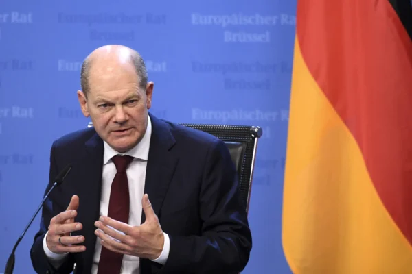 Olaf Scholz afirmă că incendiul de la uzina Tesla a fost un atac terorist