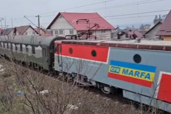 Tren cu zeci de lansatoare de rachete românești surprins la Suceava, la 50 km de Ucraina