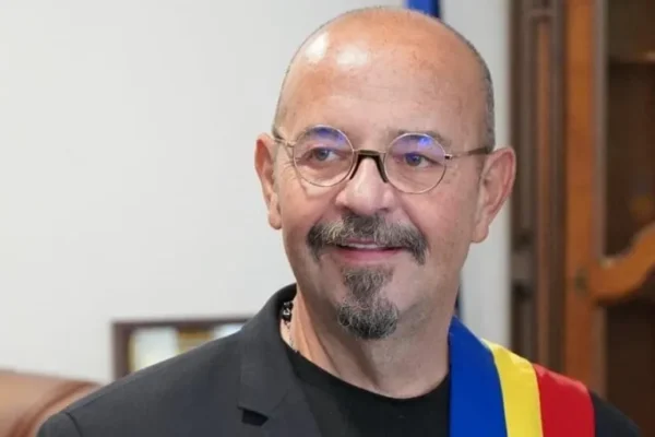Piedone susţine că nu are rival: „Iau voturi de la toată lumea, ca sensul giratoriu! Mi-ar fi plăcut cu doamna Firea. Domnul Cîrstoiu e un simplu manager la un spital cu 14 etaje, atât”