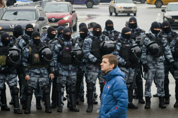 Câți ruși au fost arestați la înmormântarea lui Aleksei Navalnîi. ”Putin, criminal!”