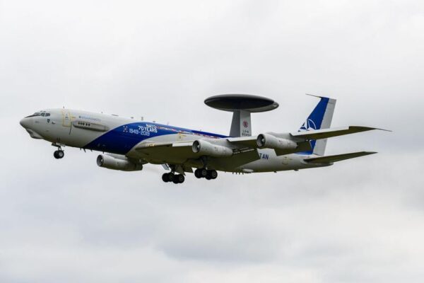 Rusia așteaptă un atac decisiv în Crimeea. Avioane NATO deasupra României identifică țintele