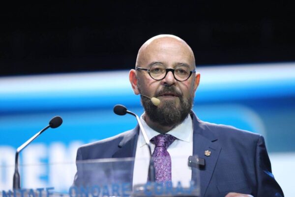 Piedone interlop sau „Cine nu ciordește, nu e om cinstit”