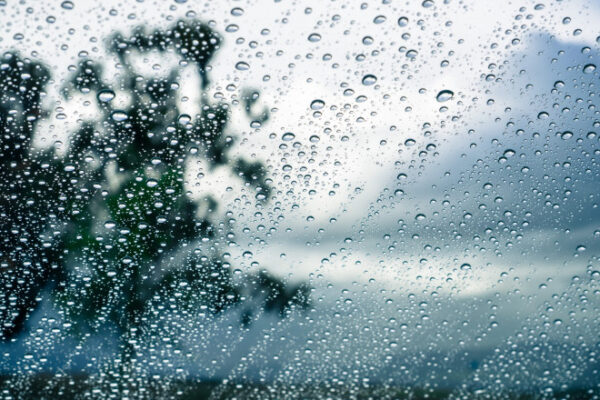 Prognoza meteo, 19 aprilie. Vremea rămâne rece. Zonele în care va ploua și va ninge