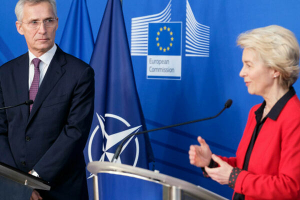 Tensiuni între NATO și UE. Șefia pentru care se bat cele două instituții de la Bruxelles