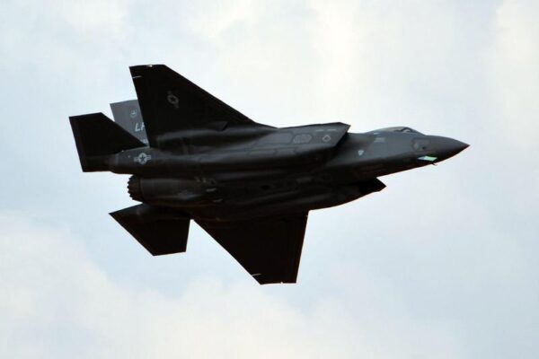 Un avion F-35 nou, de 200.000.000$, s-a prăbușit după ce a realimentat. România a comandat 32