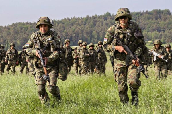 Cum se pregătește NATO pentru o invazie a rușilor? Sute de mii de soldați sunt gata de atac