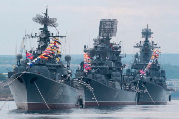 Putin a ordonat navelor din Flota Mării Negre să se strângă în Marea Azov. Ce misiune le dă?