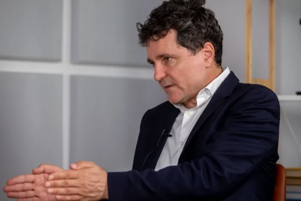 Nicuşor Dan susţine că s-a întâlnit o singură dată cu Coldea: „La Ambasada Franţei, eu intram şi el ieşea, sau invers, şi ne-am zis bună ziua, asta a fost tot”