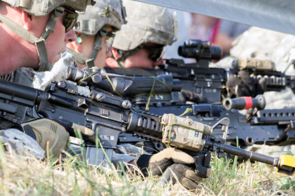 Criza climatică, amplificată de producția de armament. Investițiile militare ale NATO din 2023 au produs milioane de tone de CO2