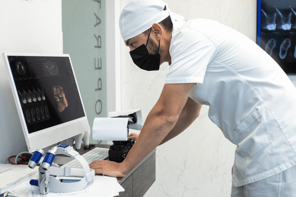 Beneficiile unei clinici stomatologice multidisciplinare