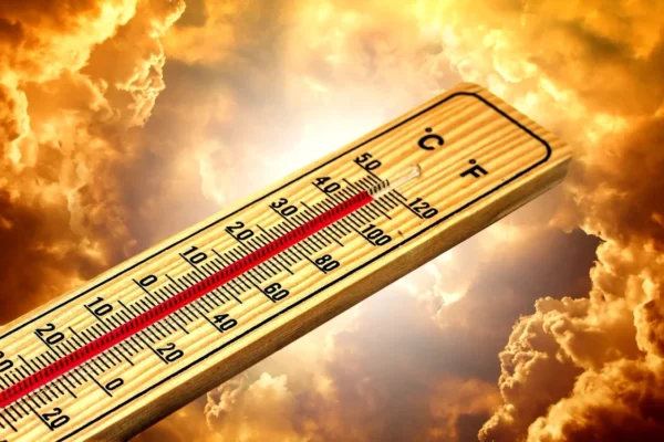 Cod portocaliu de caniculă în Capitală și alte 7 Județe. Temperaturile se apropie de 40 °C