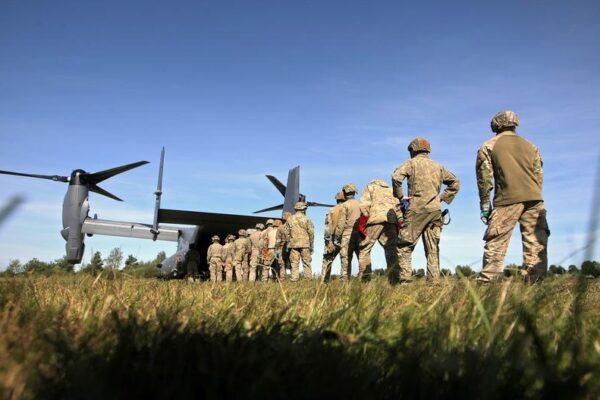 După Franța, Polonia formează, antrenează și echipează la standarde NATO o legiune pentru Ucraina
