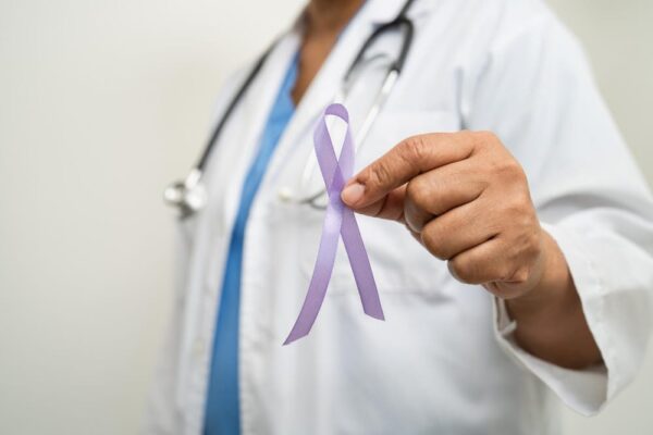 Cele mai frecvente simptome ale cancerului pe care să nu le ignori