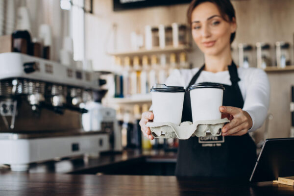 Cum să îți deschizi o cafenea de succes într-un oraș mic