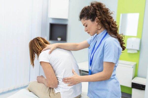 Cum să previi și să gestionezi durerile de spate prin exerciții simple
