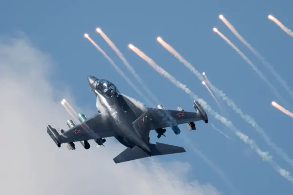 Un avion bielorus de atac a intrat în spațiul aerian ucrainean. Lukașenko: „Ne pregătim de război”