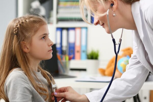 Cum să recunoști simptomele timpurii ale bolilor cardiovasculare la copii