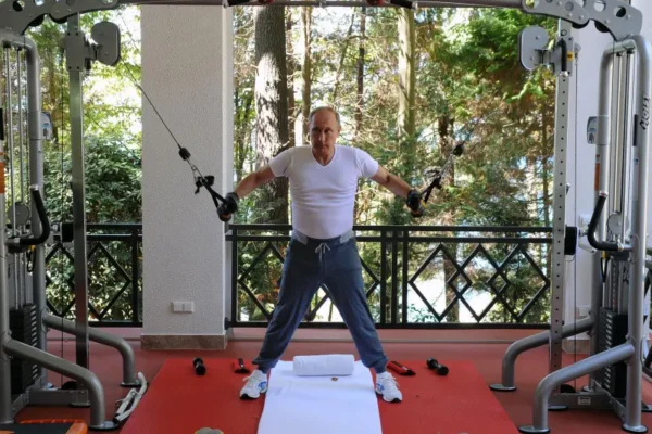 Război în Ucraina. Putin și-a demolat „cuibușorul de nebunii” de la Marea Neagră de frica dronelor