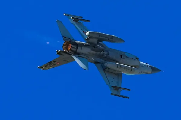 Unde au dispărut avioanele F-16 ale Ucrainei? De ce sunt „invizibile”? Piloții, antrenați de România