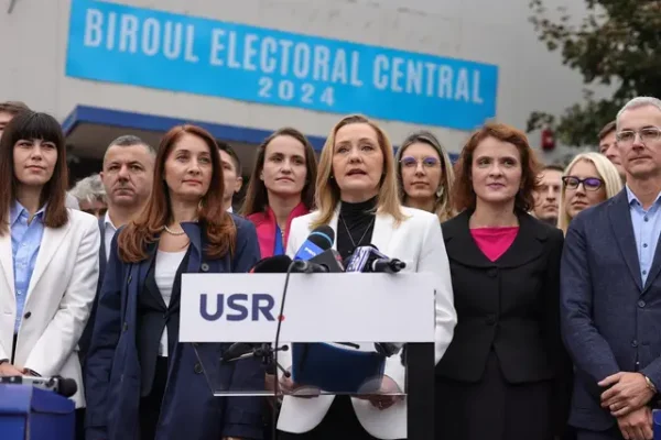 Elena Lasconi, părăsită de greii Barna și Voiculescu, trimiși de USR pe 90.000€ salariu la Bruxelles