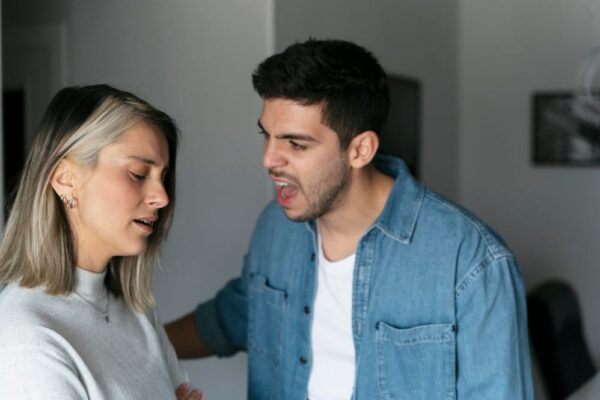 Violenţa domestică: Soțul meu este nervos, agresiv, violent