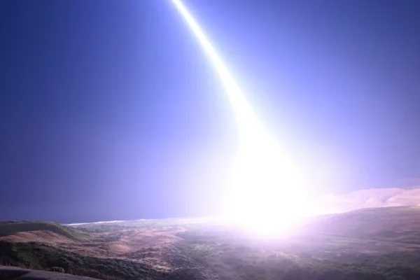 SUA, test cu o rachetă intercontinentală nucleară hipersonică în noaptea alegerilor. Putin avertizat