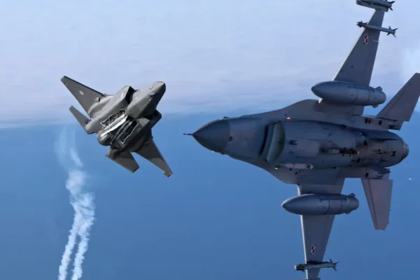 RĂZBOI Ucraina a scos F-16 la luptă, în atacul masiv al Rusiei. Avioanele României, în aer