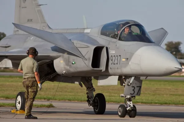 NATO securizează Polonia și România: Rute de tranzit ale armelor către Ucraina, apărate cu avioane