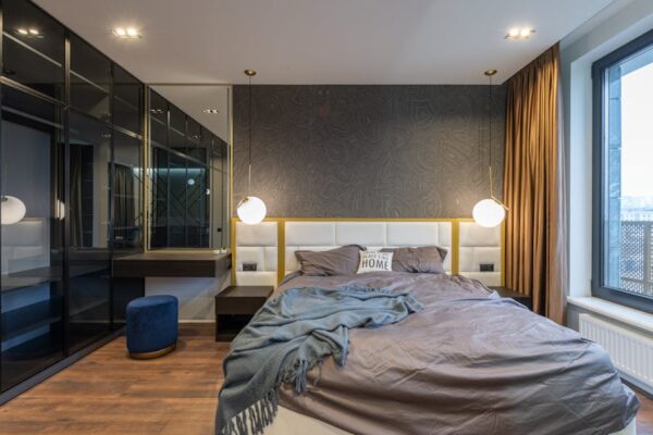 Idei de amenajare a dormitorului cu accente decorative de impact