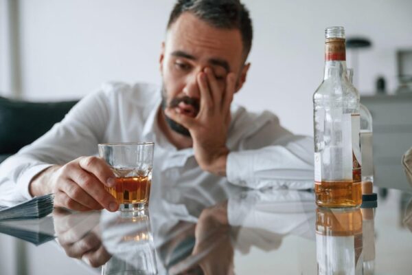 De ce este greu să te lași de băut și cum să reușești