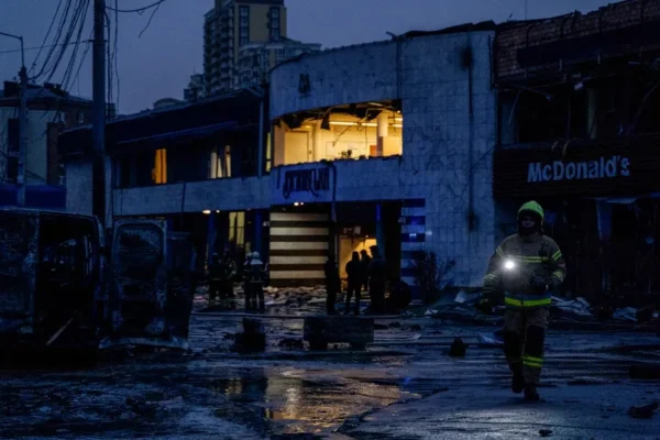 Rusia a bombardat iar cu rachete Kievul și Zaporojie azi noapte. Mai mulți morți și răniți