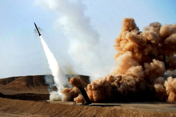 Iranul desfășoară manevre militare în preajma propriilor instalații nucleare