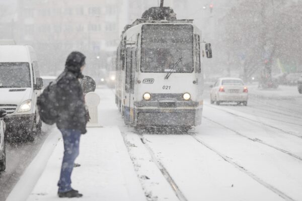Vine zăpada în Capitală. Va ninge șapte zile fără pauză