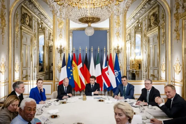 Cei mai puternici lideri ai Europei au decis la Paris: „America first”. Fără SUA, Ucraina e pierdută