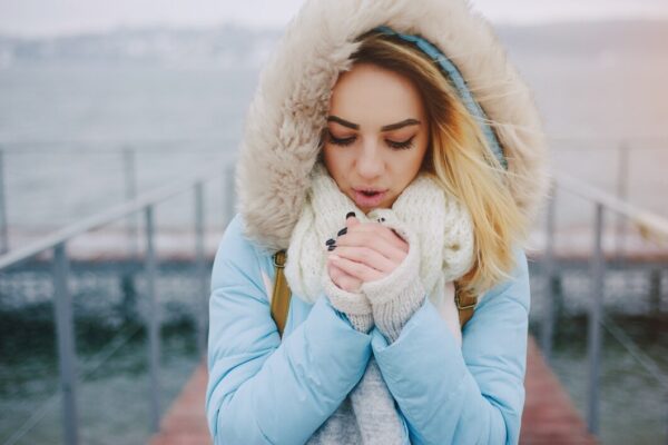 Alergia la frig – ce este și cum să-ți protejezi pielea în sezonul rece