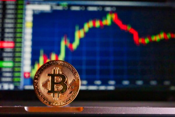 Bitcoin a scăzut marţi la un minim de 3 luni, sub 90.000 de dolari