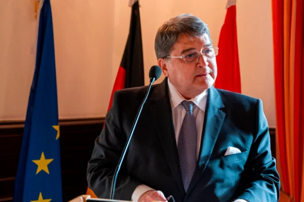 Ce i-a spus Keith Kellogg ministrului Emil Hurezeanu despre bazele americane din România